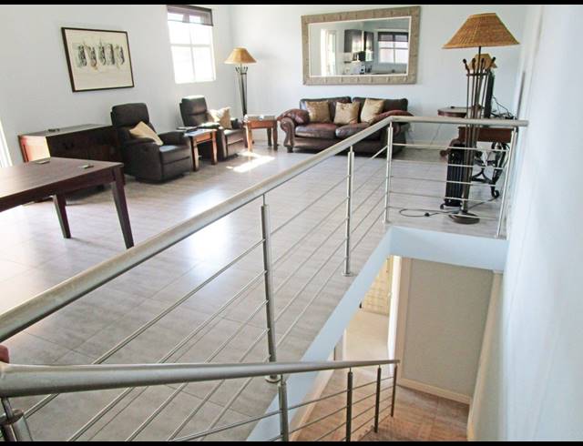 BEDROOM APARTMENT FOR SALE IN BRYANSTON